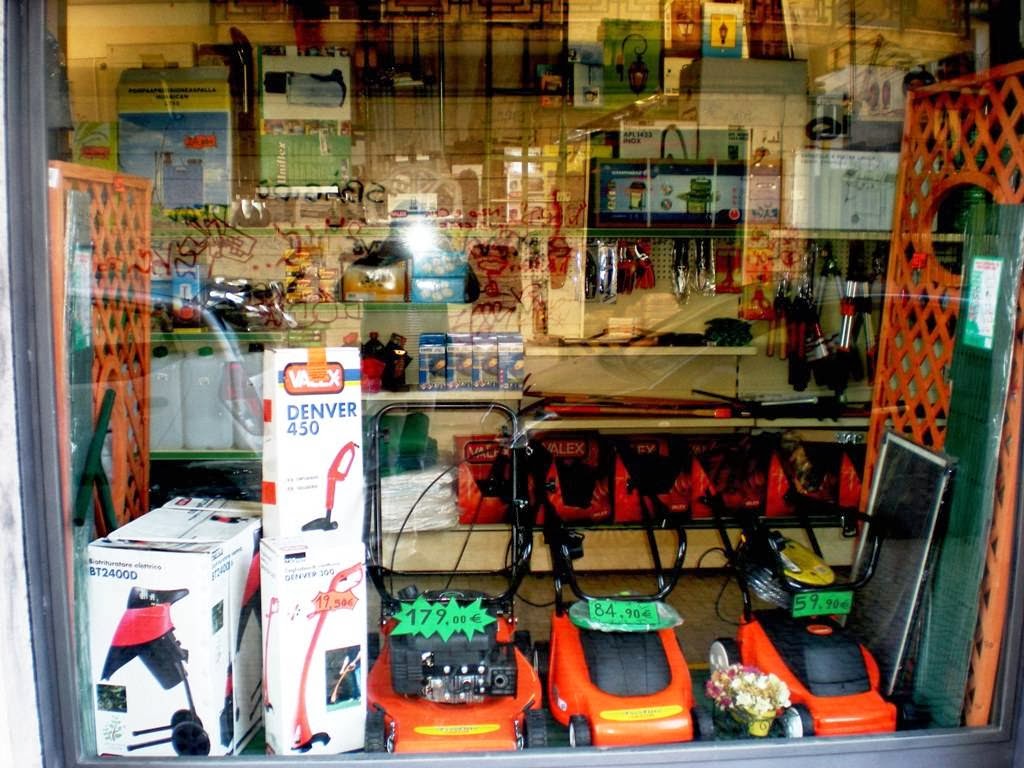 Utensileria Andrisani Carmine - Edilizia, Giardinaggio, Elettricità, Idraulica e Pitturazione · Foto 2